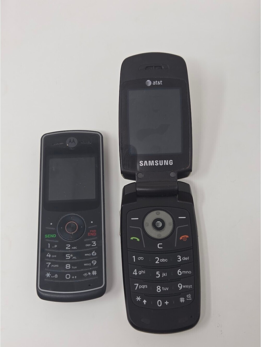 Motorola And Samsung AT&T Flip And Bar Cell Phones Lot Untested Keypad Pair